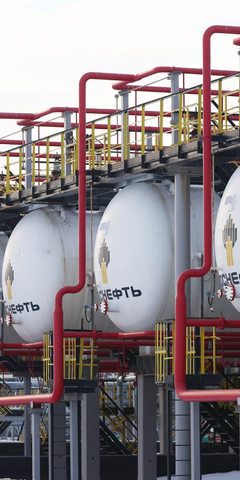 Резервуары с нефтепродуктами