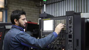 Работник на производстве