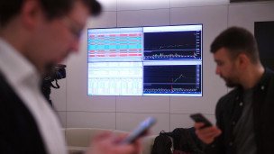 Монитор с интерактивными онлайн графиками биржи