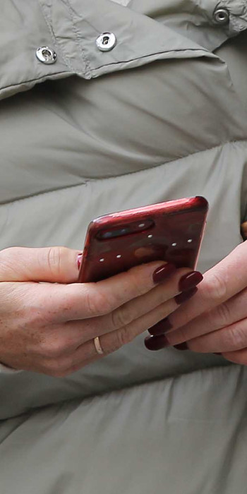 Телефон в руках