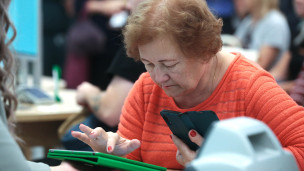 Посетительница в офисе банка