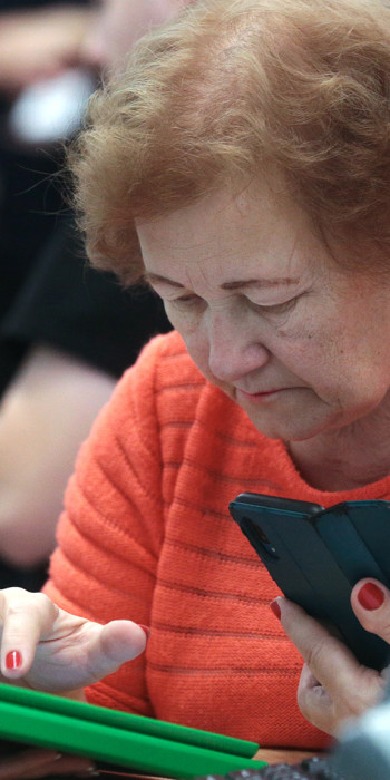 Посетительница в офисе банка