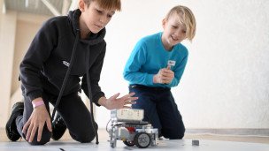 deti-na-zanyatii-po-robototekhniki
