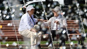 Горожане у фонтана