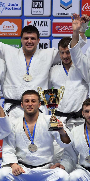 Российские спортсмены, завоевавшие серебряные медали в мужских командных соревнованиях по дзюдо