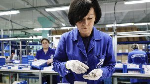 sotrudnica-predpriyatiya-vo-vremya-raboty