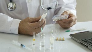  Медицинский сотрудник за работой