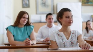 Ученики в классе во время сдачи ЕГЭ