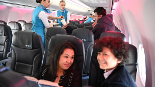 Пассажиры в самолете