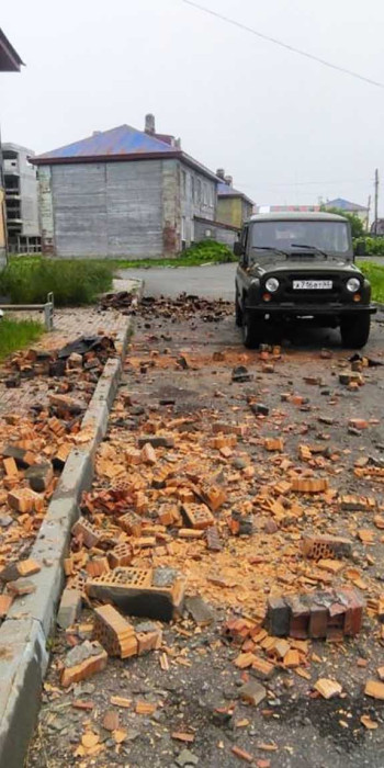 Печные трубы развалились в домах в Северо-Курильске во время сильнейшего землетрясения
