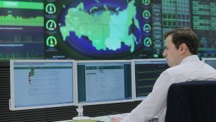 Сотрудник в центре обработки данных