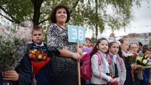 Ученики школы на линейке