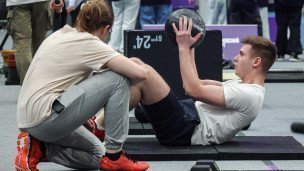 Спортсмены на площадке 