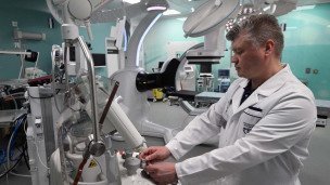 Врач в операционной