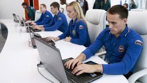 Сотрудники МЧС за компьютерами