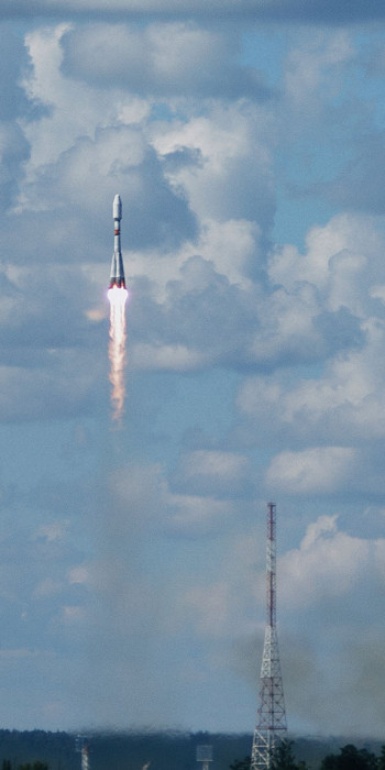 Запуск ракеты с гелиогеофизическими космическими аппаратами и малыми космическими аппаратами