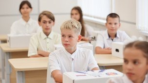 Школьники в классе 