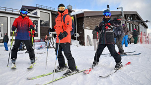Туристы на горнолыжном курорте