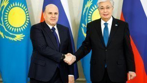 Премьер-министр РФ Михаил Мишустин и президент Казахстана Касым-Жомарт Токаев во время встречи.