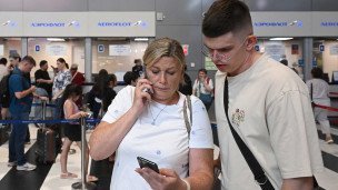 Пассажиры у стоек регистрации авиакомпании "Аэрофлот" 