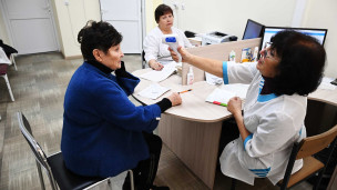 Женщина на приеме у врача