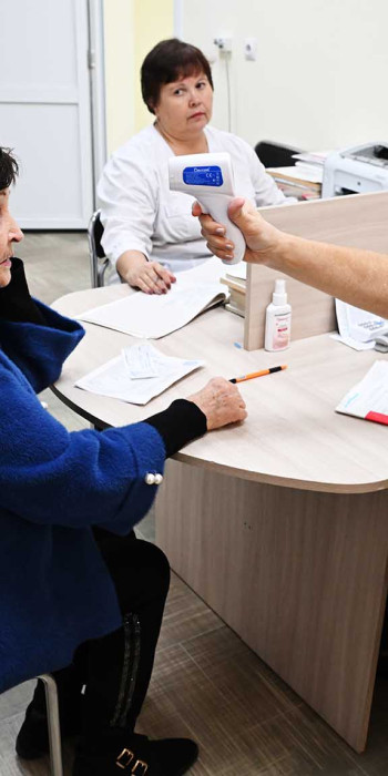 Женщина на приеме у врача