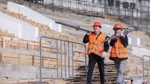  Рабочие во время капитального ремонта Центрального стадиона