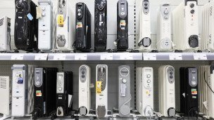 обогреватели на полке в магазине