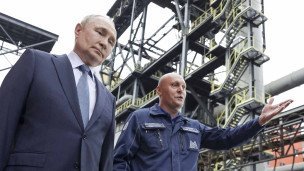Владимир Путин на территории ПАО "Магнитогорский металлургический комбинат"