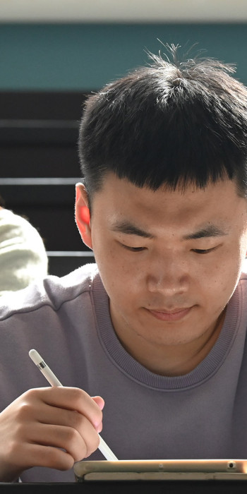 Студенты во время занятий 