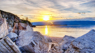 Закат с острова Ольхон на озере Байкал 