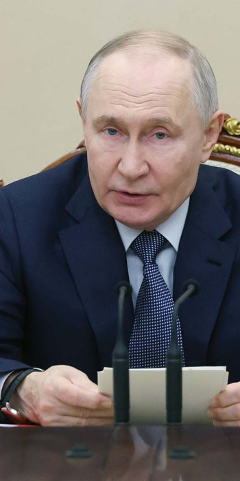 Владимир Путин проводит заседание