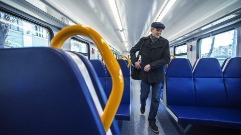 Мужчина в электричке