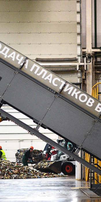 Подача пластиков в пресс 