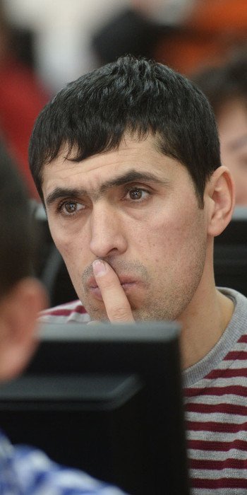 Inostrannyye-grazhdane-prokhodyat-elektronnoye-testirovaniye-na-znaniye-russkogo-yazyka