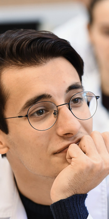 Студенты медики 