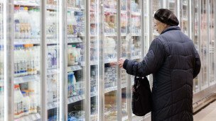 Женщина в супермаркете