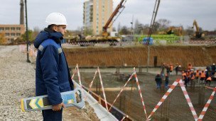 Рабочий на строительной площадке