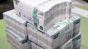 Банкноты номиналом одна тысяча рублей на фабрике 