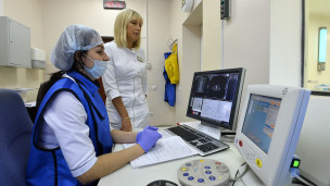 Обследование пациента с использованием позитронно-эмиссионного томографа 