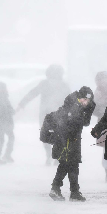 Дети во время метели