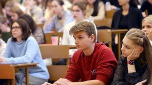 Первокурсники в аудитории