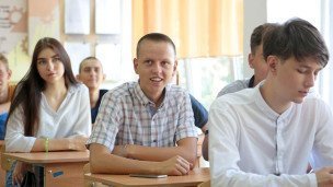 Студенты на занятии в колледже