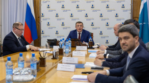 председатель комиссии Госсовета на заседании