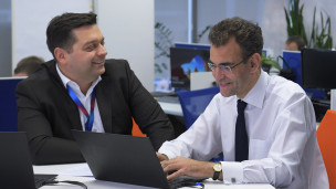 Сотрудники работают в технопарке