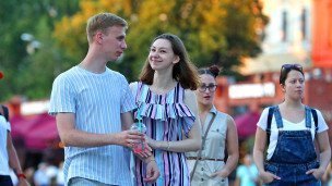 Прохожие на улицах города