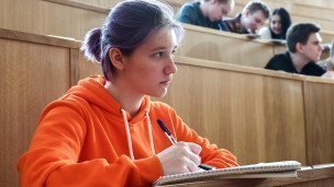 Студенты во время занятий