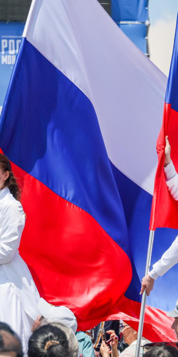  Люди во время празднования Дня России