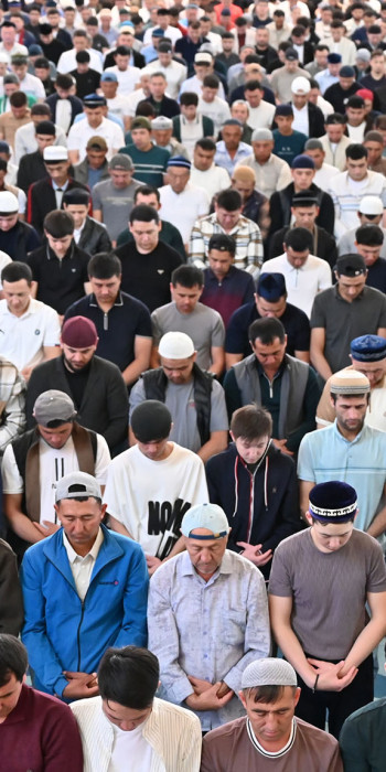 Veruyushchiyе-na-prazdnike-Kurban-bayram-v-mecheti