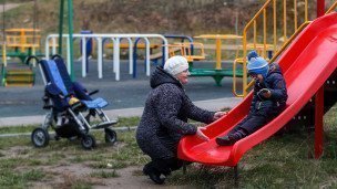 Женщина с ребенком инвалидом